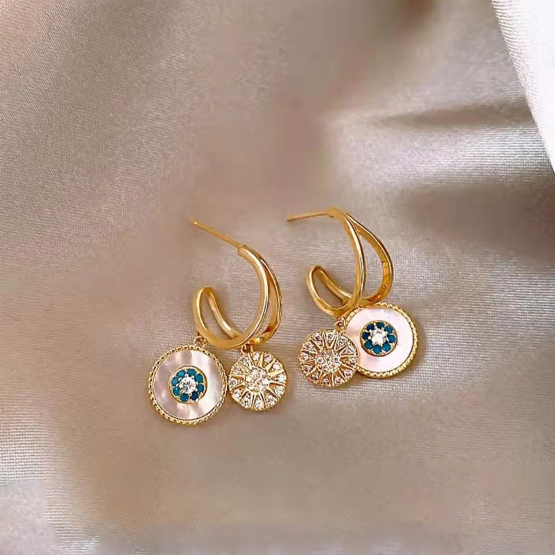 Stylish gold leaf fringe earrings, ideal gift for women who love fashion jewelry