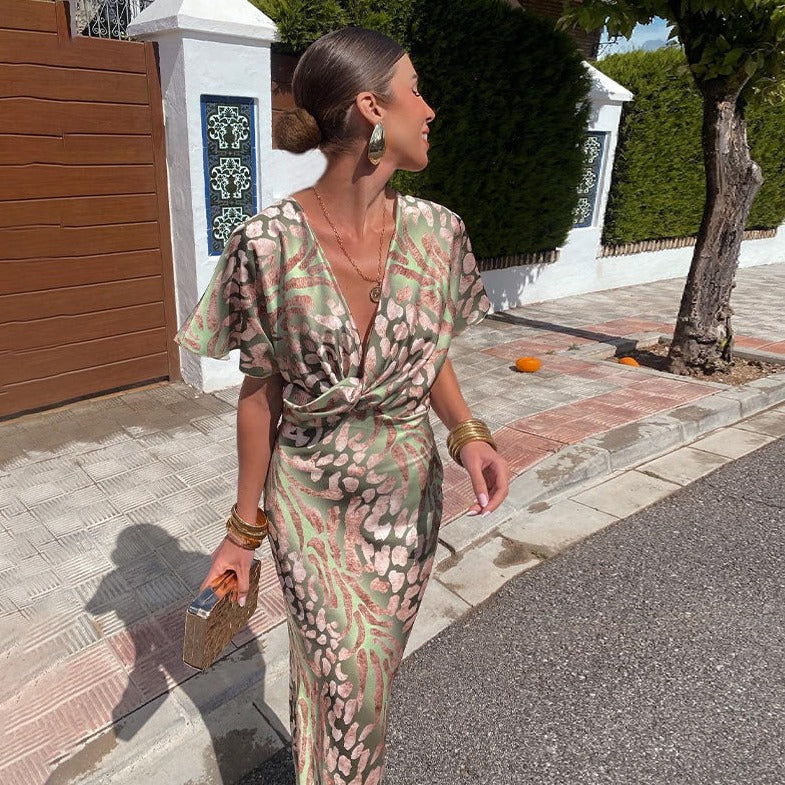 Sophisticated women's chic flowy green dress, ideal for wedding guests, parties, and elegant special occasions.
