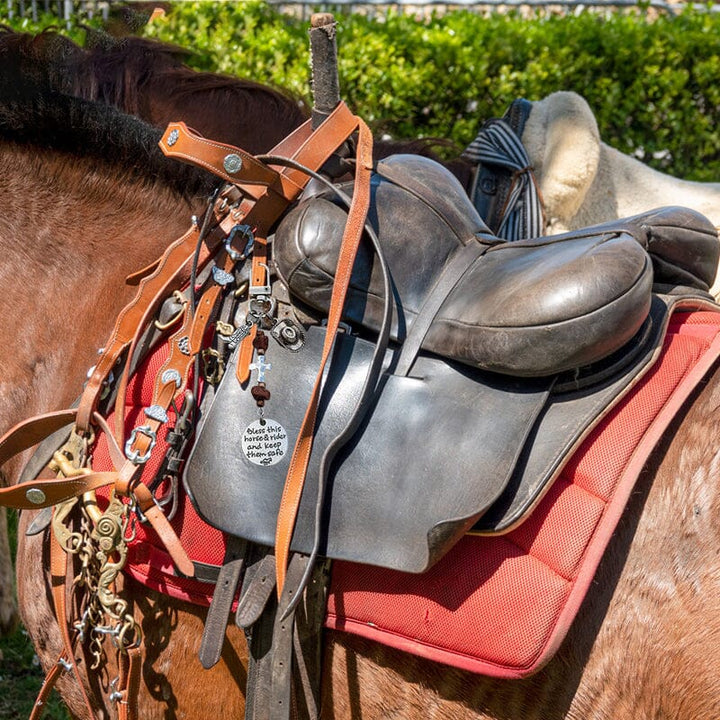 Accessory gift: unisex elegance with this horse saddle & bridle charm clip