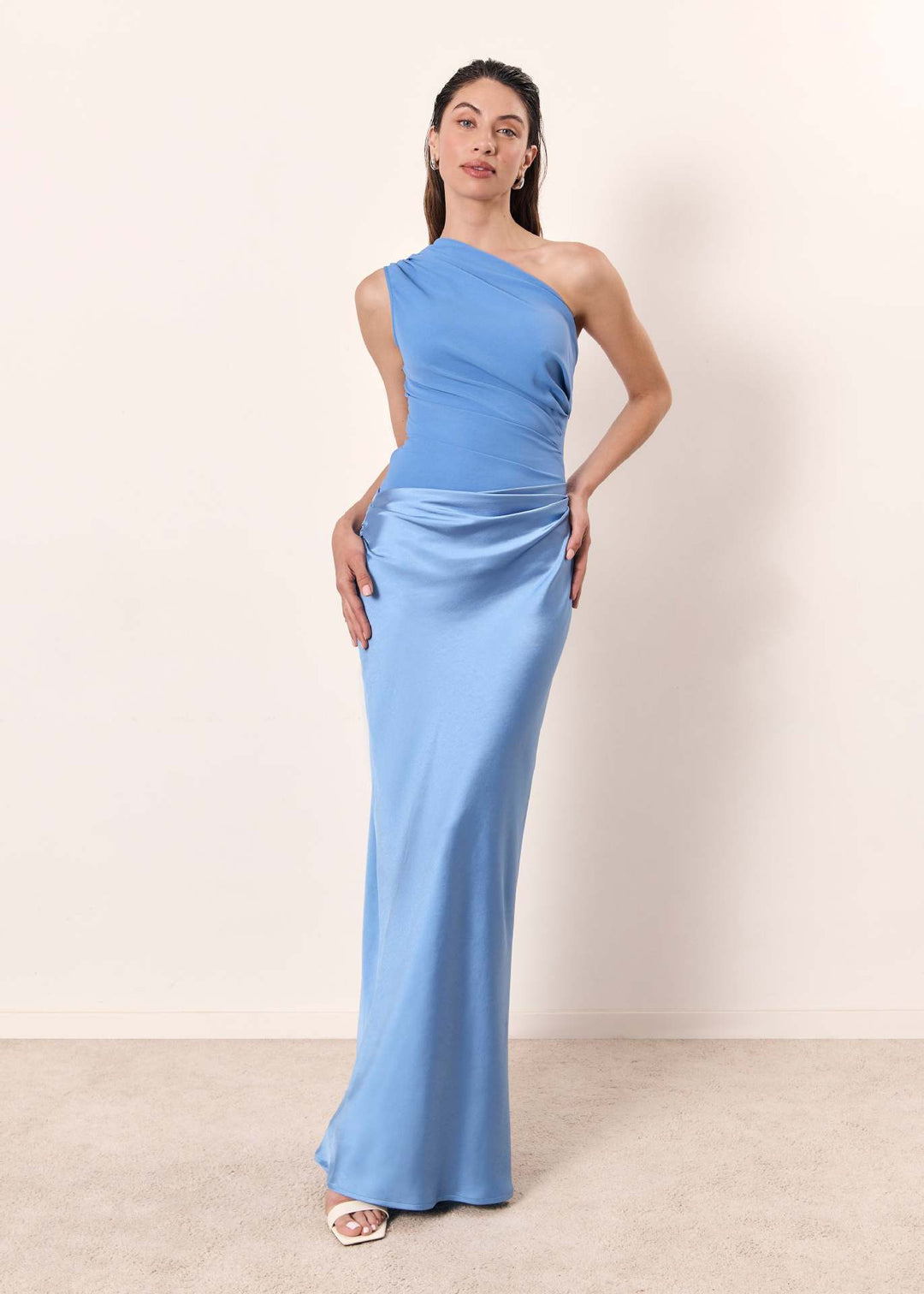 Graceful women's one-shoulder evening dress in a stunning purple, a fashionable maxi party gown