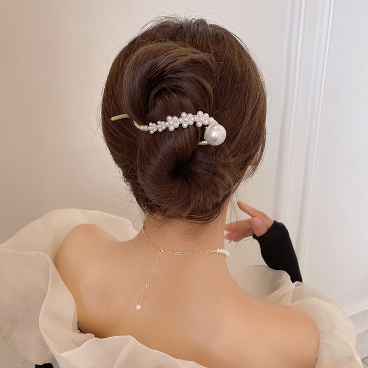 Modern pearl hair clip, a fashionable hair accessory for women to elevate any hairstyle, gift for her.