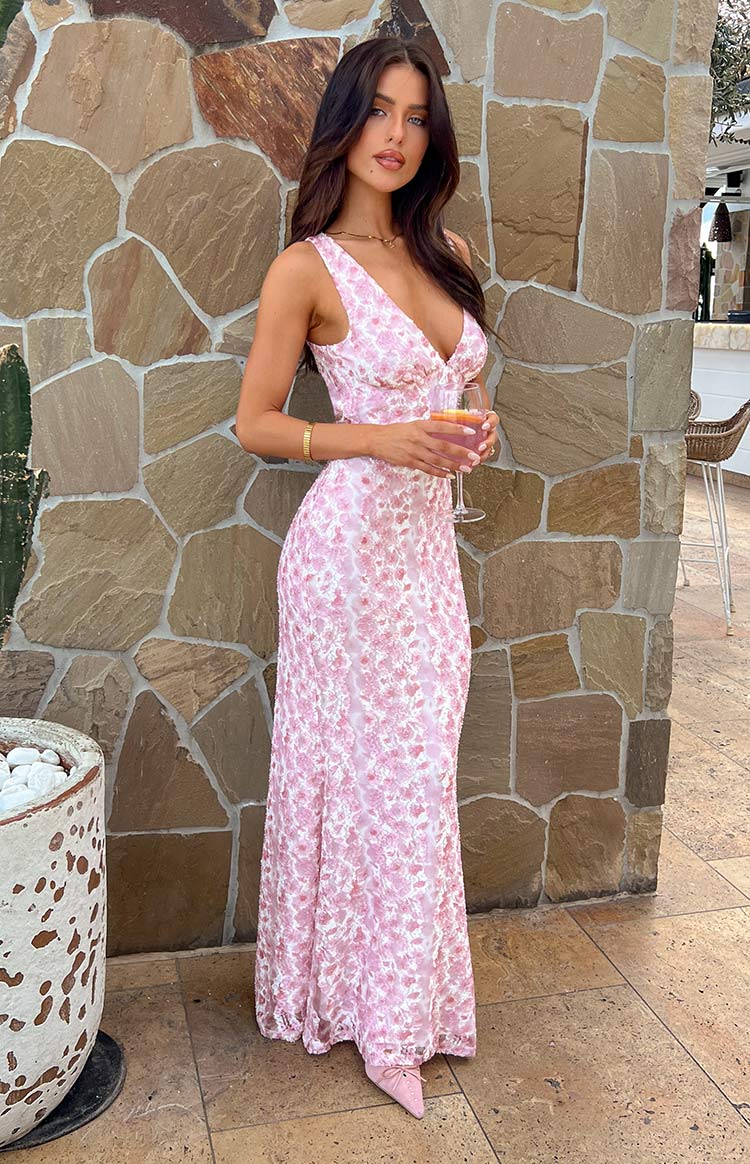 Pink maxi dress, an elegant and comfortable evening gown for various special events