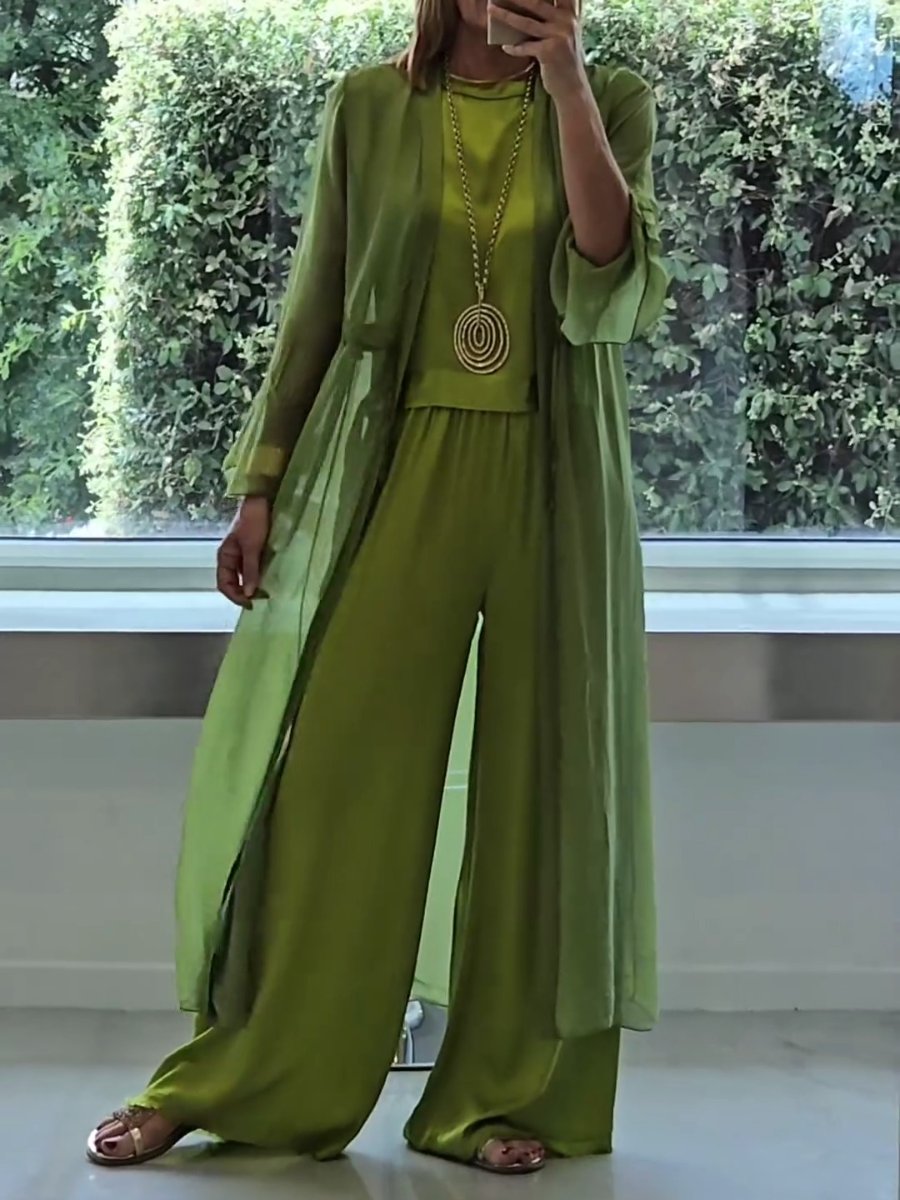 Elegant women's 3-piece comfortable set. Versatile polyester outfit for spring/summer casual wear or loungewear.
