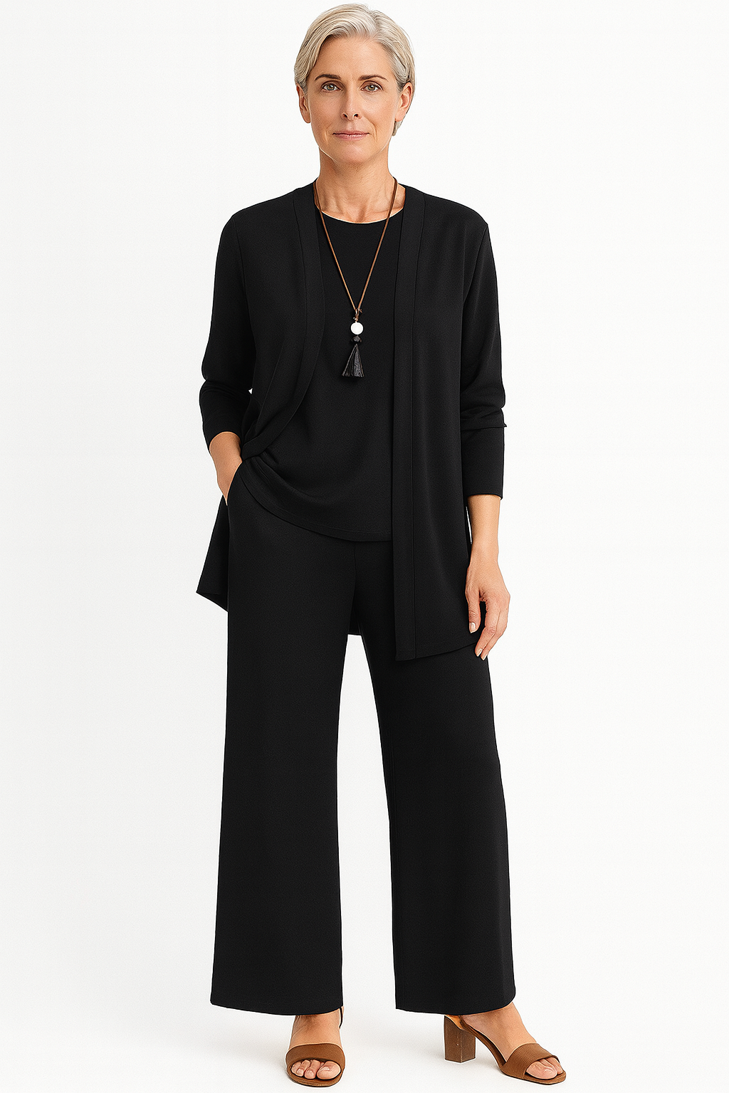 Stylish women's 3-piece pants suit: blazer, vest & trousers. Perfect for elegant fashion & versatility.