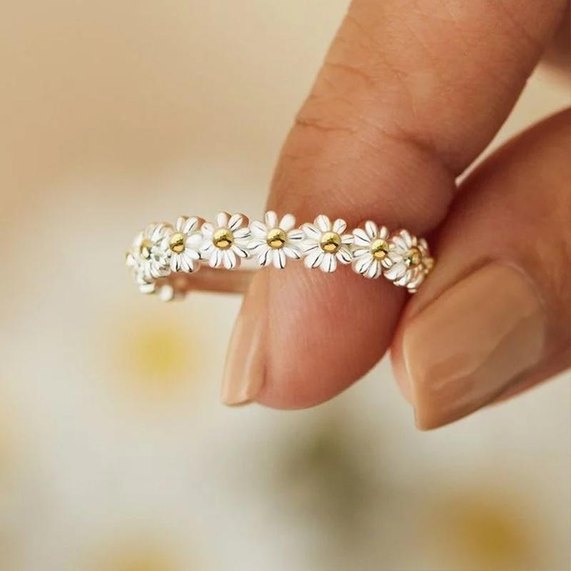 Elegant women's adjustable daisy flower ring, perfect copper jewelry gift for her.