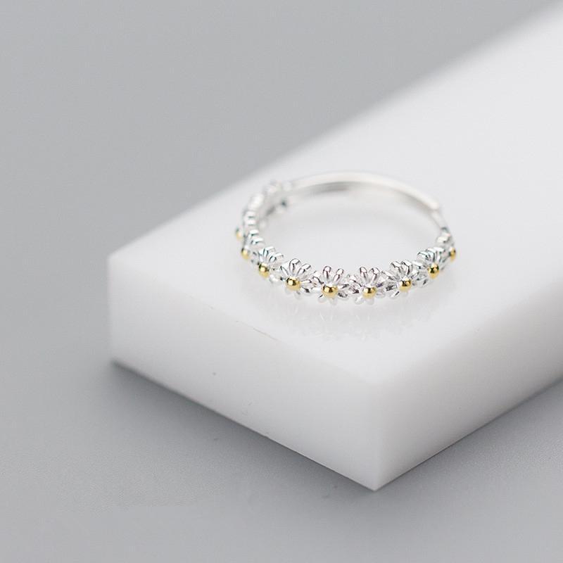 Beautiful adjustable daisy ring, a charming piece of flower jewelry and copper gift for women.