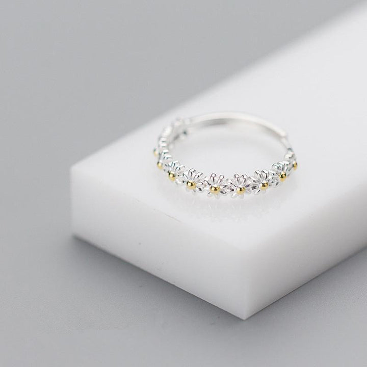 Beautiful adjustable daisy ring, a charming piece of flower jewelry and copper gift for women.