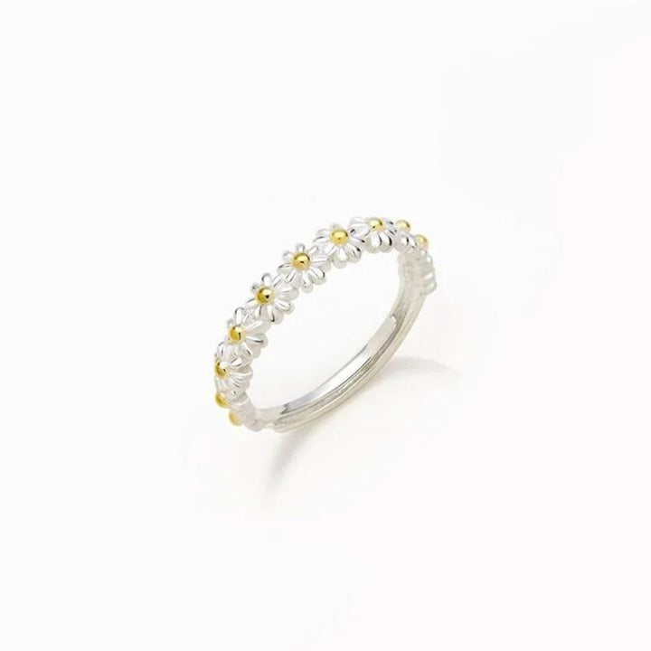 Stylish adjustable daisy ring, a thoughtful flower jewelry and copper gift for Valentine's Day.