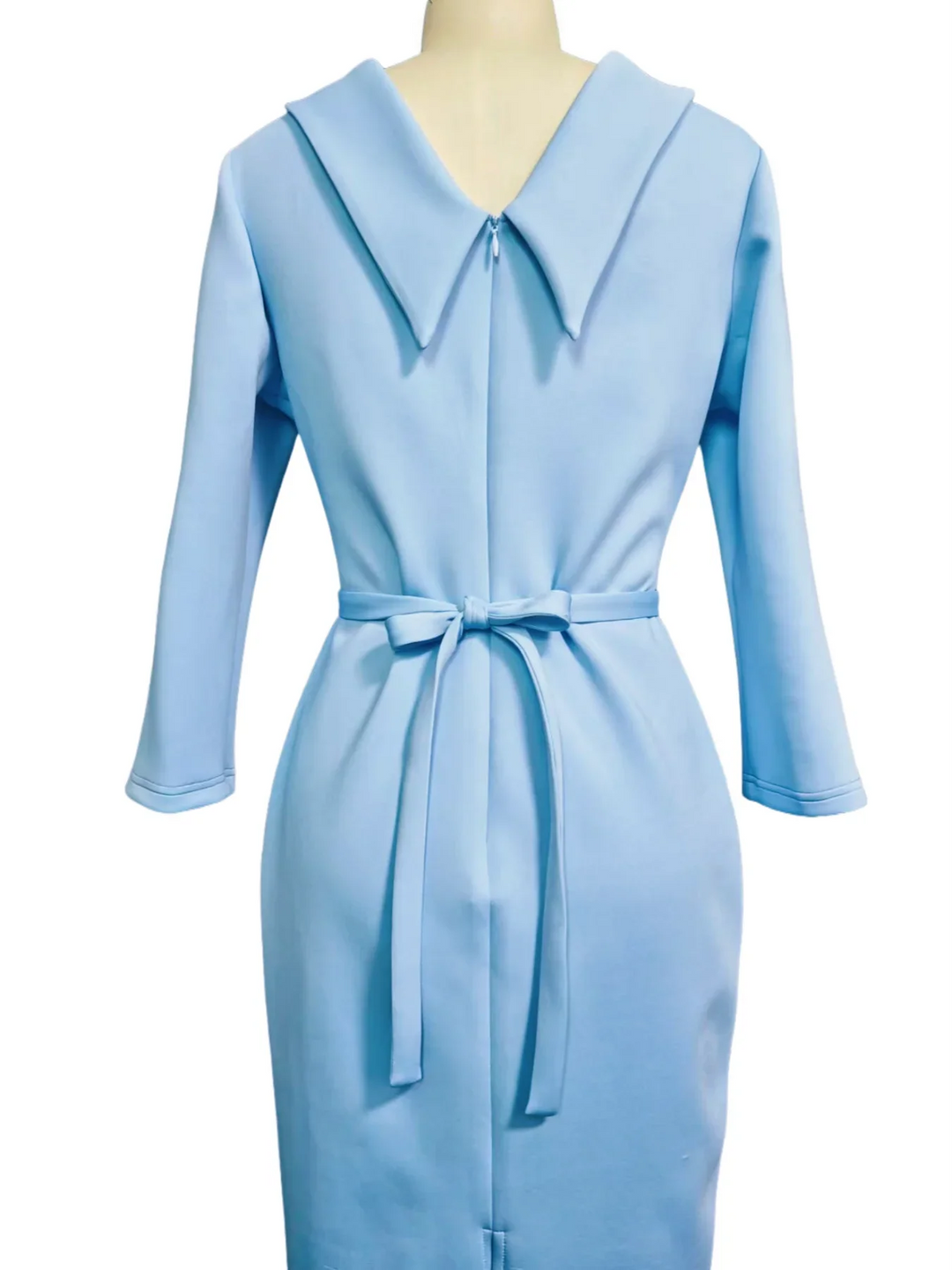 Versatile women's midi dress, featuring a turn-down collar, V-back, & stylish belt. Ideal for work & events.