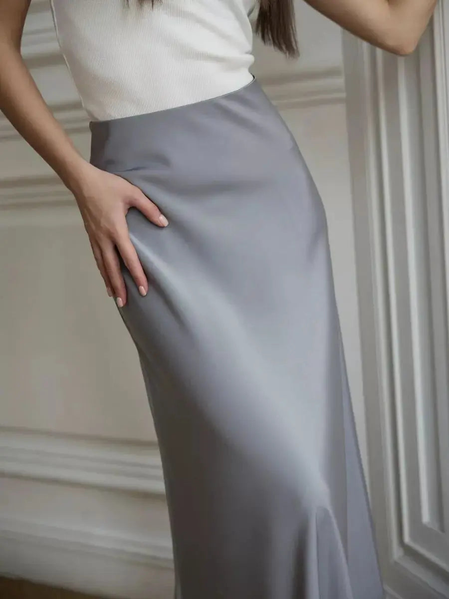 Luxurious high-waist fishtail evening skirt for women, with a captivating drape.