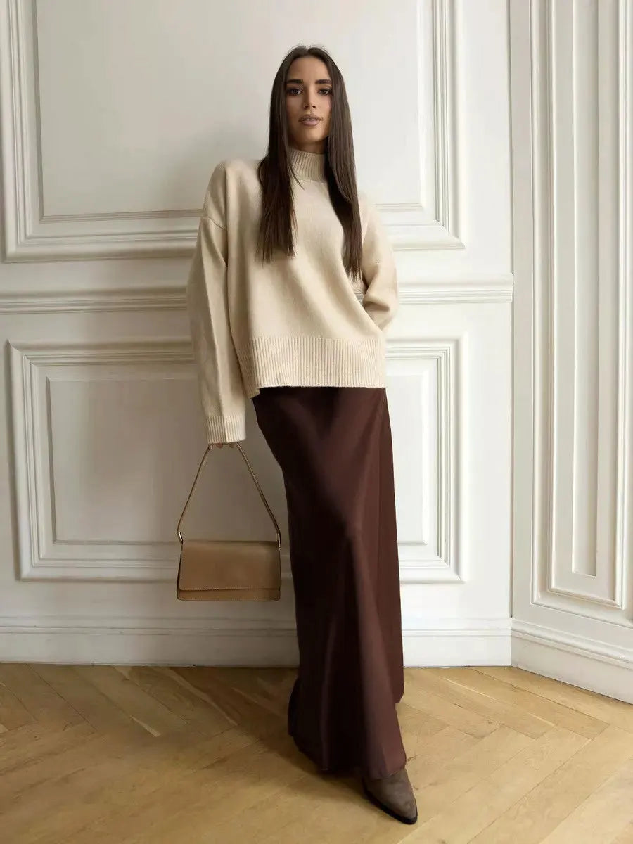 Elegant high-waist formal skirt, flowing fishtail design for a glamorous evening.