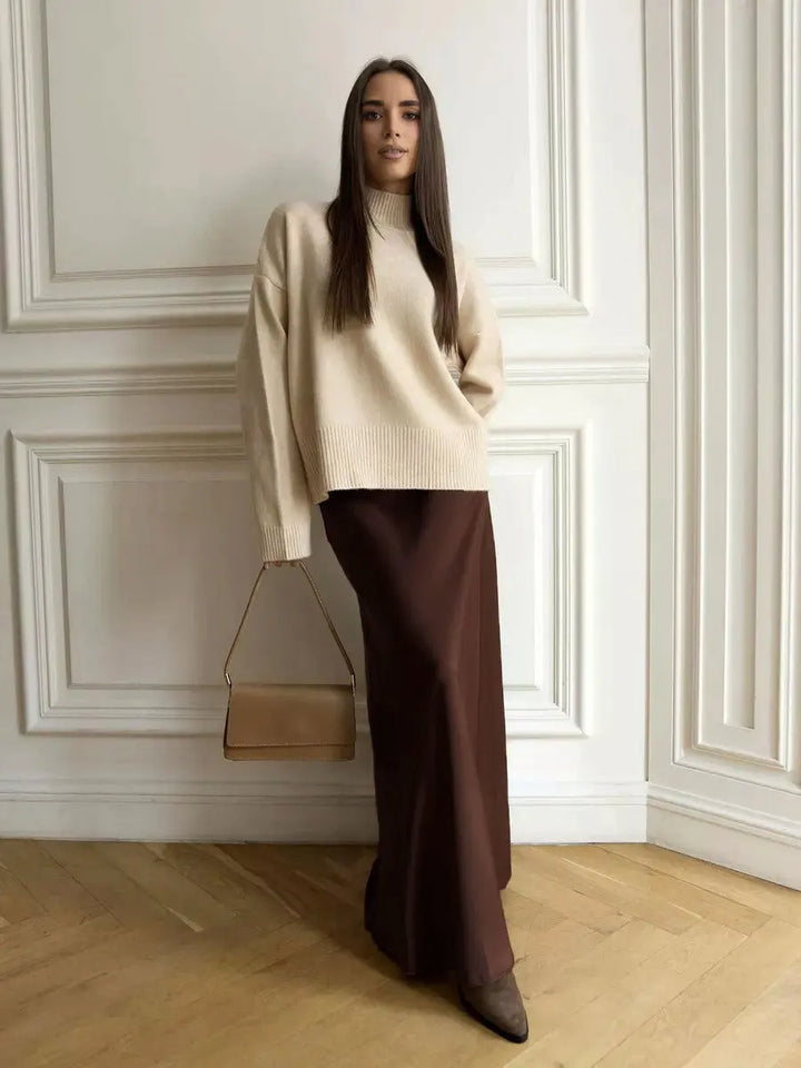 Elegant high-waist formal skirt, flowing fishtail design for a glamorous evening.