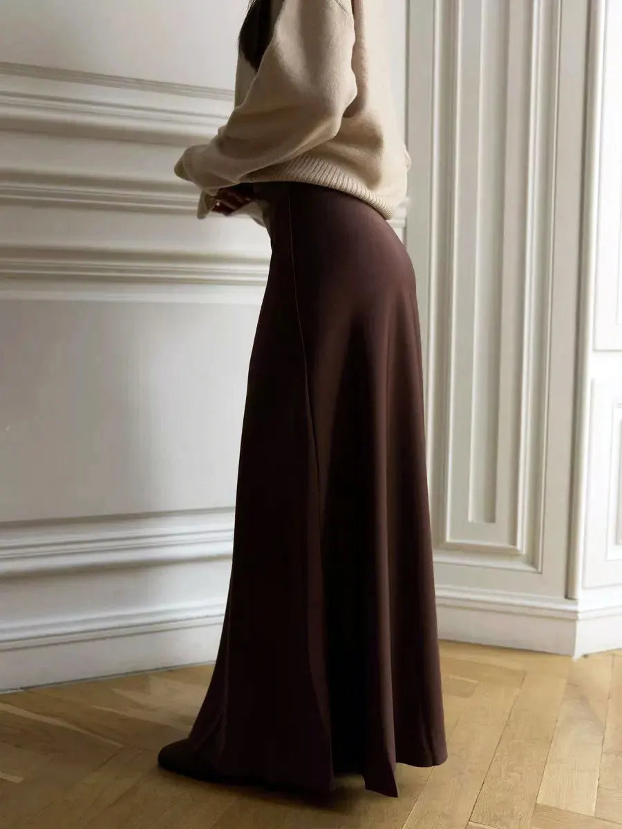 Sophisticated women's high-waist fishtail skirt, ideal for a refined gala appearance.