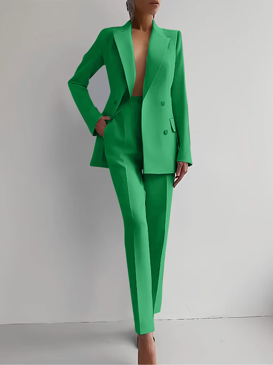Modern women's professional suit, elegant two-piece set, ideal for business meetings & office.