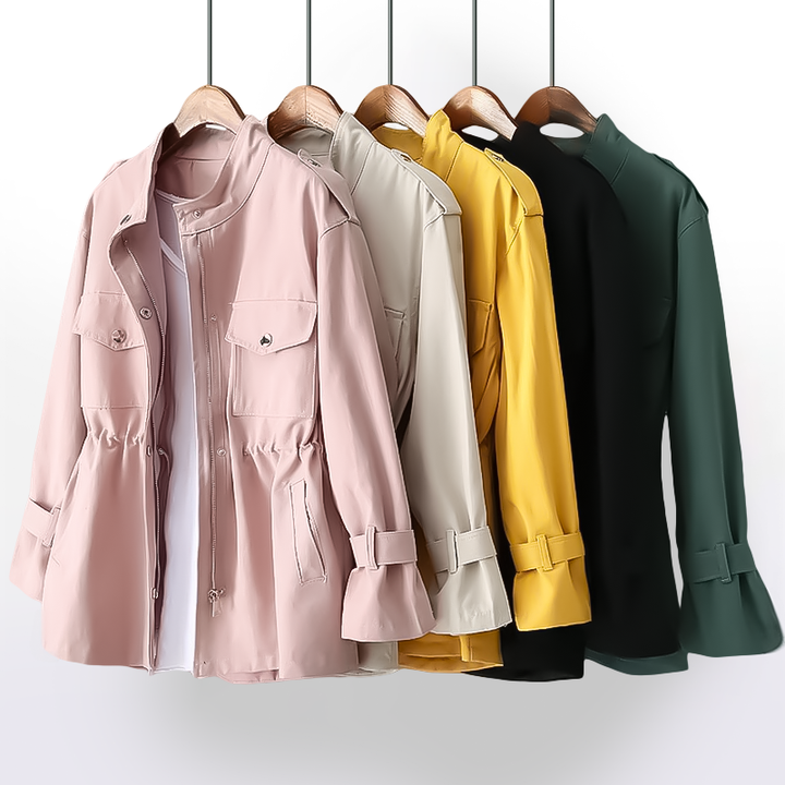 Stylish women's cargo trench coat for autumn, featuring practical pockets and an elegant long design.