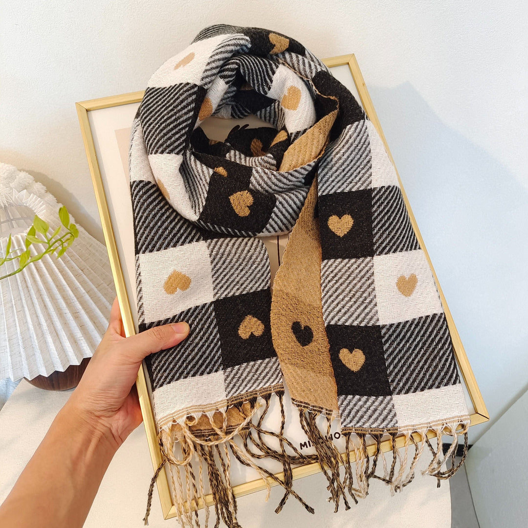 Trendy checkered polyester women's scarf, a cozy autumn/winter gift for her.