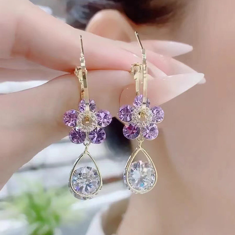 Elegant women's crystal flower earrings, sparkling fashion accessory for everyday wear or special occasions