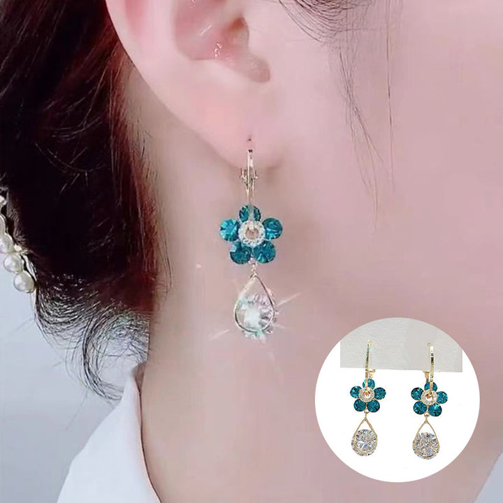 Sparkling flower-shaped crystal earrings, a must-have women's fashion accessory