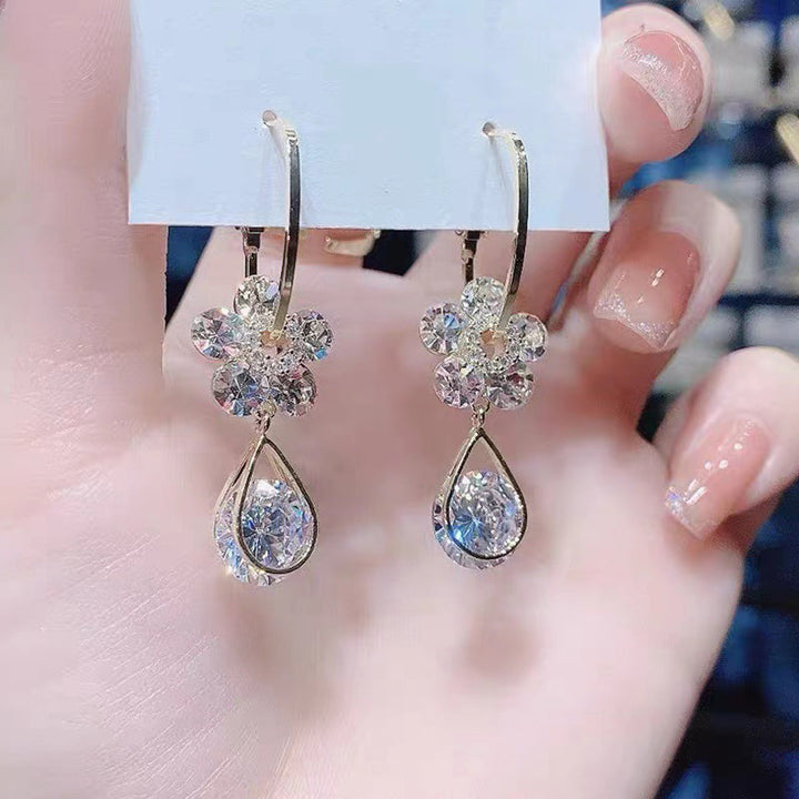 Hypoallergenic crystal flower earrings, ideal jewelry for sensitive ears, elegant and stylish