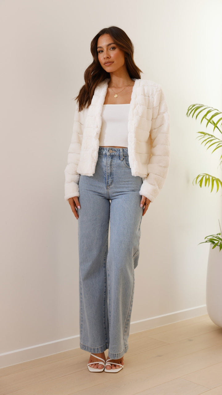 Chic women's cropped faux fur jacket in a sophisticated evening style.