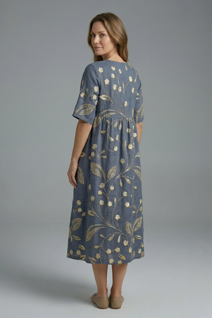 Modern women's floral midi dress, round neck, short sleeve, flared skirt, for versatile spring wear.