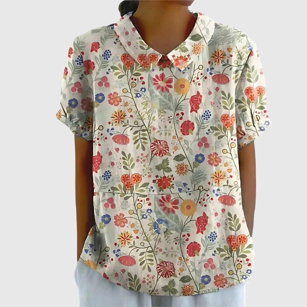 Fashionable women's floral blouse, elegant and loose fit for summer versatility.