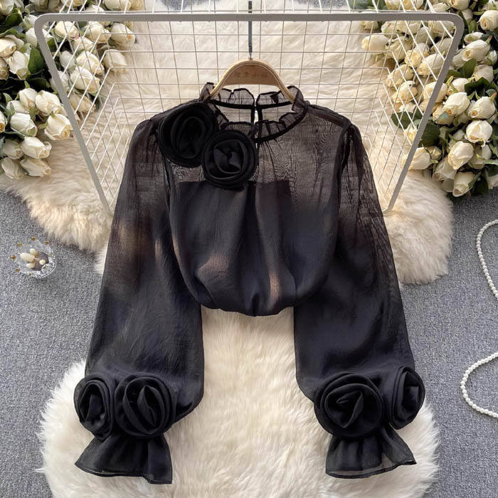 Feminine elegant floral blouse for women, ideal for a comfortable and fashionable spring