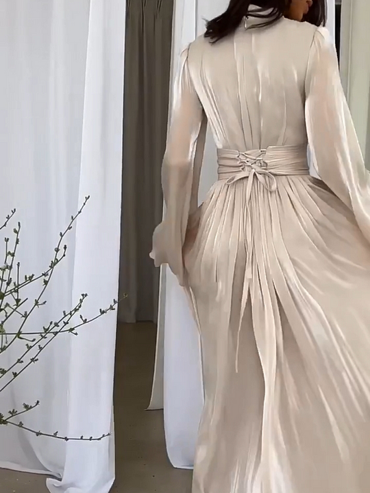 Elegant women's flowing maxi dress, perfect for summer parties or vacations. Comfortable and chic for any occasion.