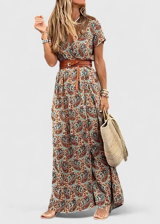 Comfortable women's flowy maxi dress, an elegant long summer dress offering versatile day-to-night style.