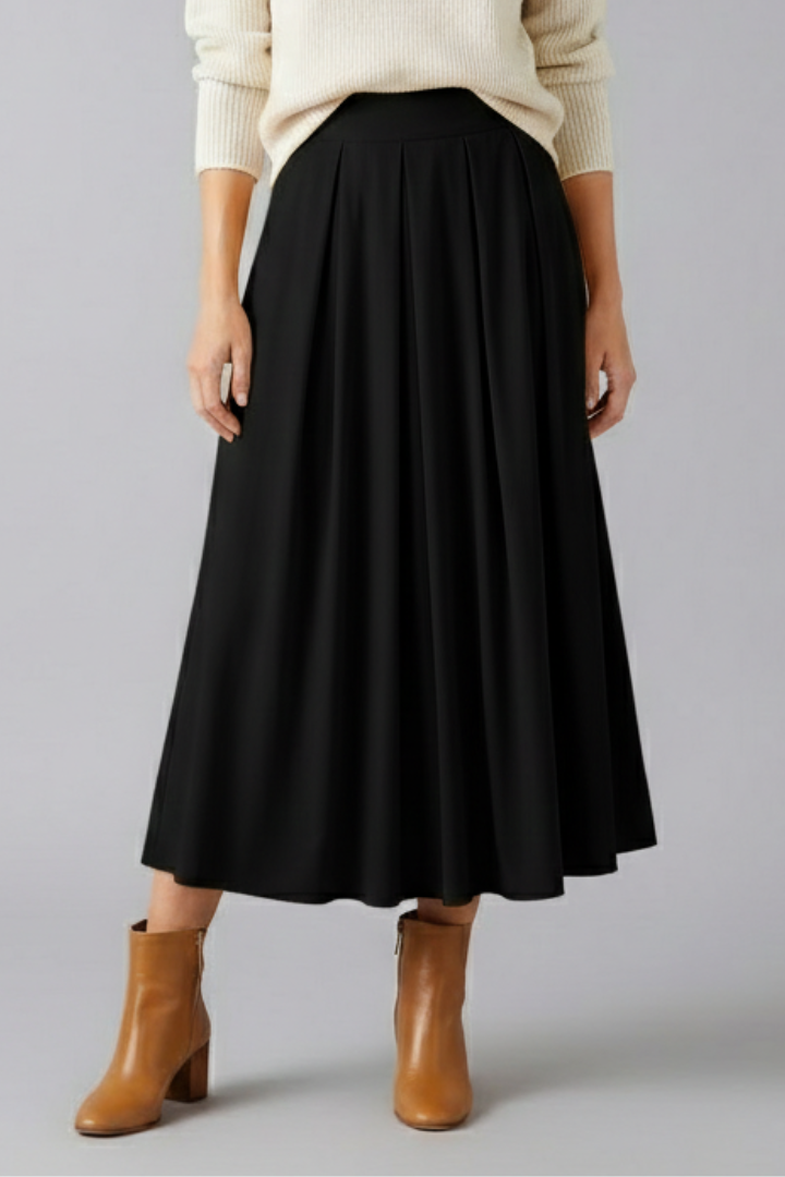 Chic women's high waist pleated maxi skirt, long and flowy, ideal for elegant or casual wear.