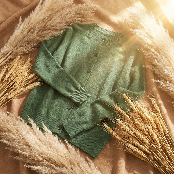 Classic knit women's cardigan, soft & elegant for autumn/winter layering. Long-sleeve cozy knitwear, versatile fashion.