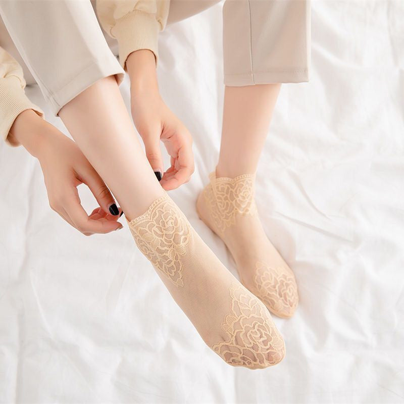 Elegant women's lace mesh ankle socks, perfect for fashion and comfort, 6 pairs included.