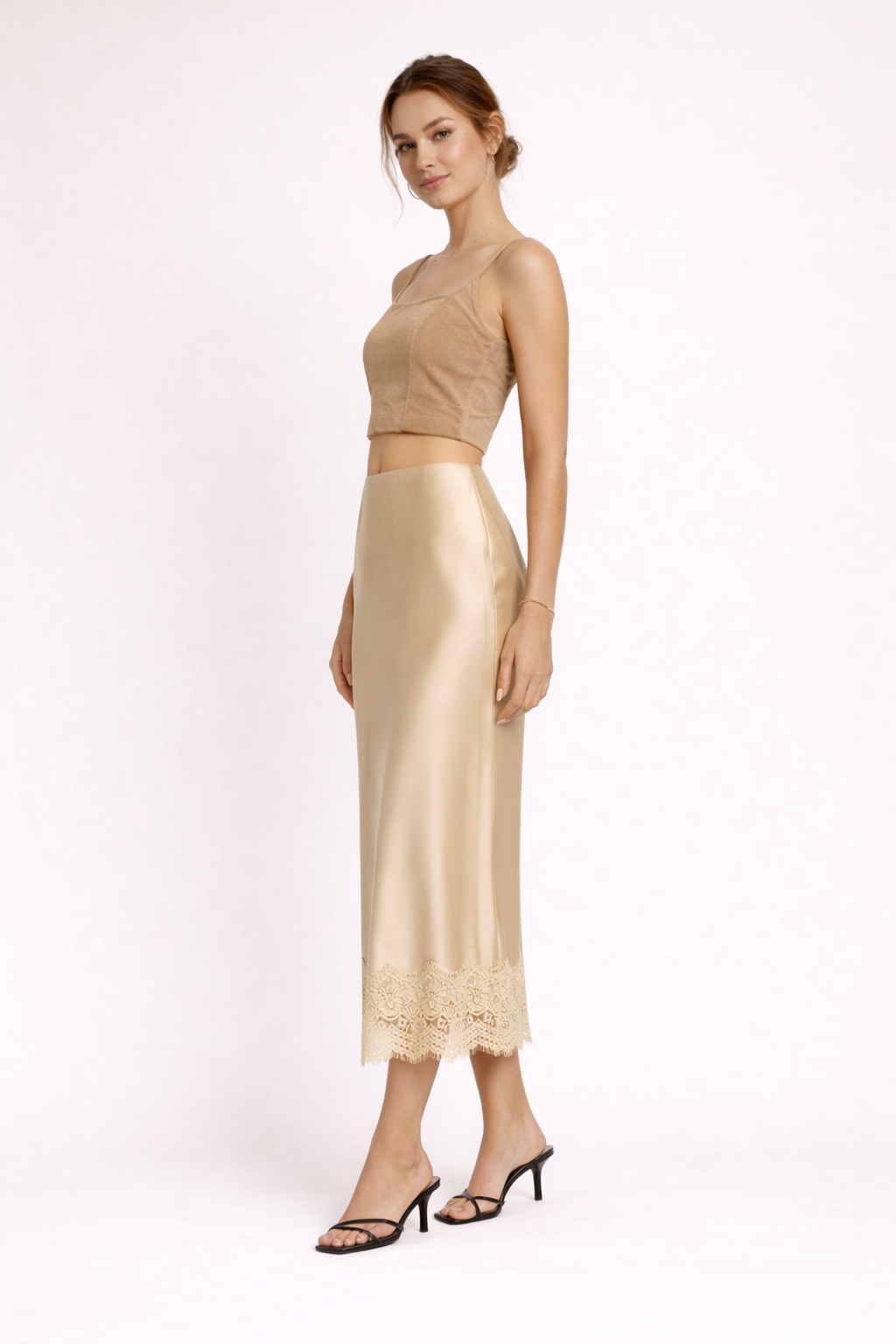 Chic long maxi skirt for women, featuring a sophisticated lace hem. Ideal for dressy occasions.