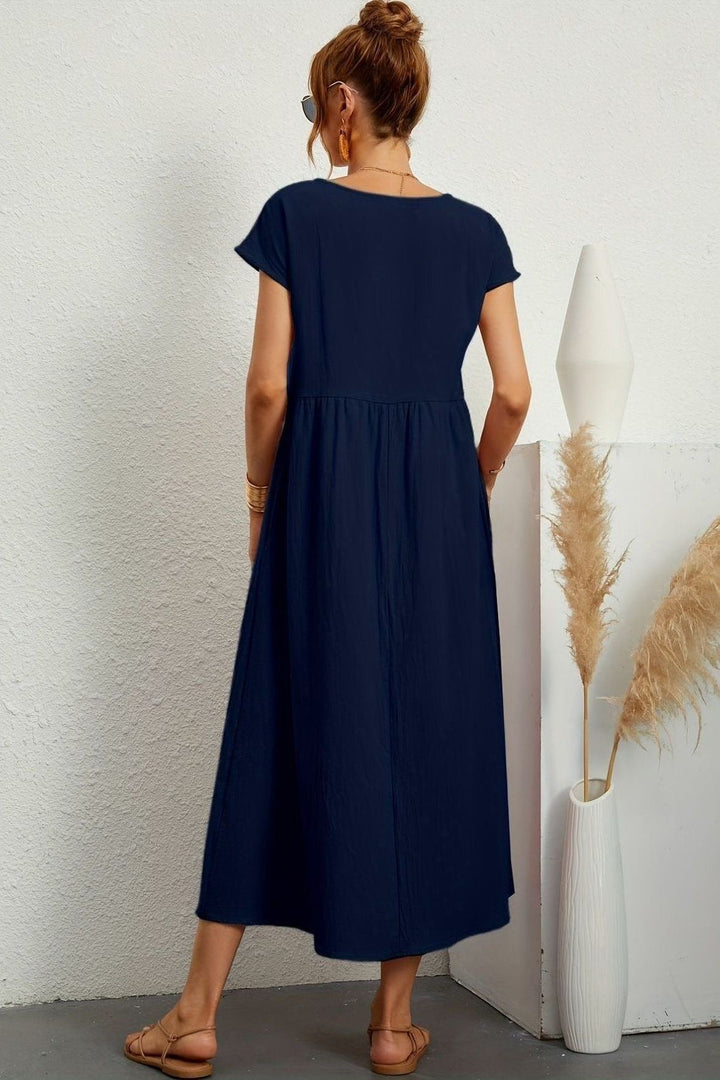 Casual yet elegant women's pleated midi dress. Perfect for effortless daily style.