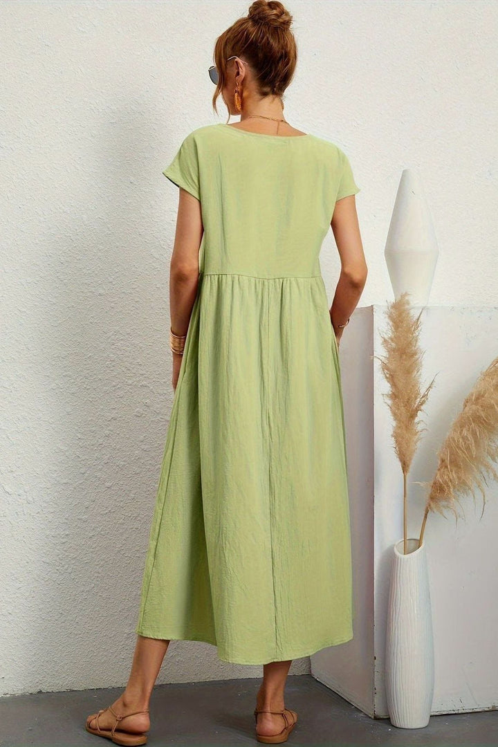 Graceful women's pleated midi dress, perfect for an elegant spring or summer outing.