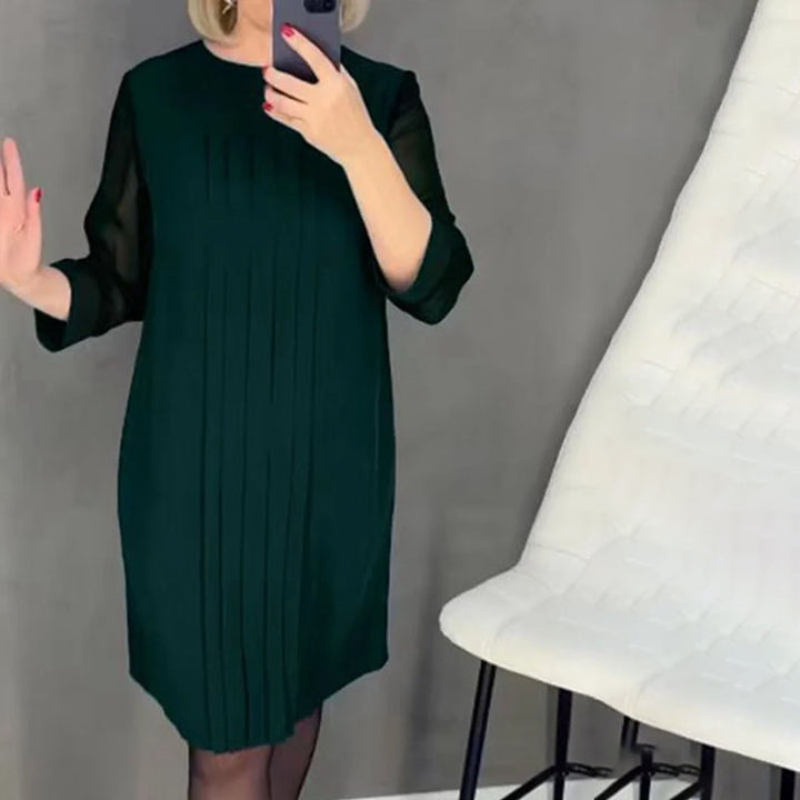 Versatile women's midi dress with pleats and a round neck, ideal for various occasions
