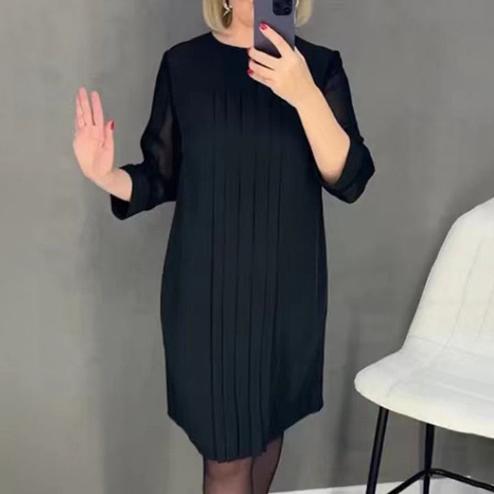 Casual yet chic women's pleated midi dress in a classic design, made from polyester