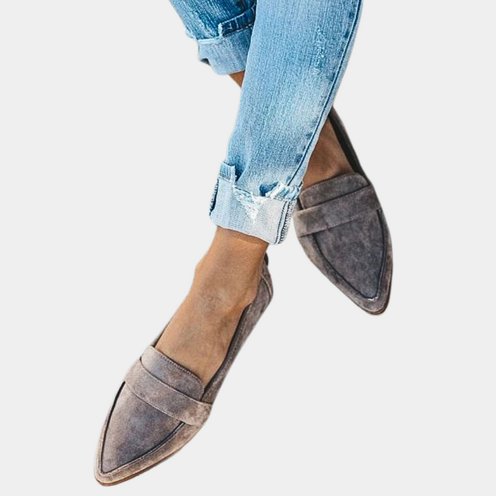 Versatile women's pointed-toe loafers, comfortable slip-on flats for elegant, everyday or casual outfits.