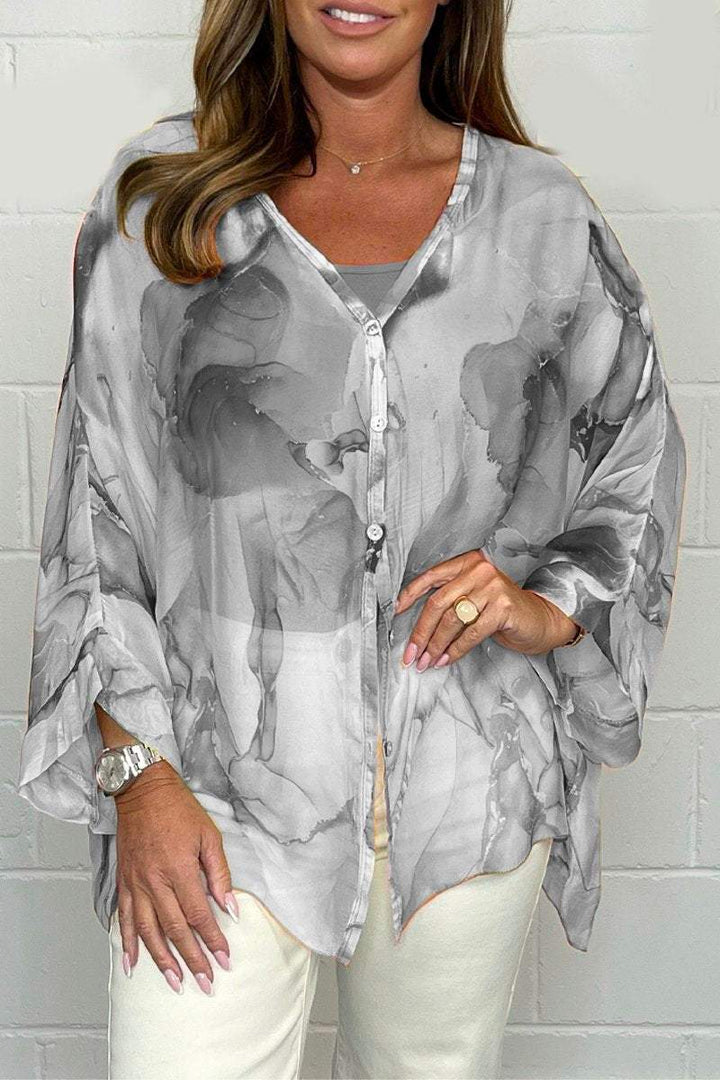 Elegant women's printed blouse, perfect for spring/summer fashion. Lightweight, loose-fit top for casual chic style.