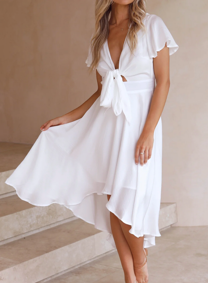 Versatile elegant summer dress for women, with a flowing silhouette, suitable for parties, beach, or daily wear.
