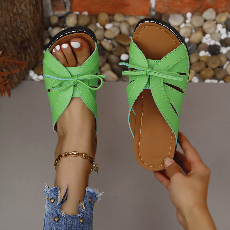 Pretty women's bowknot flat sandals, essential for a relaxed summer look