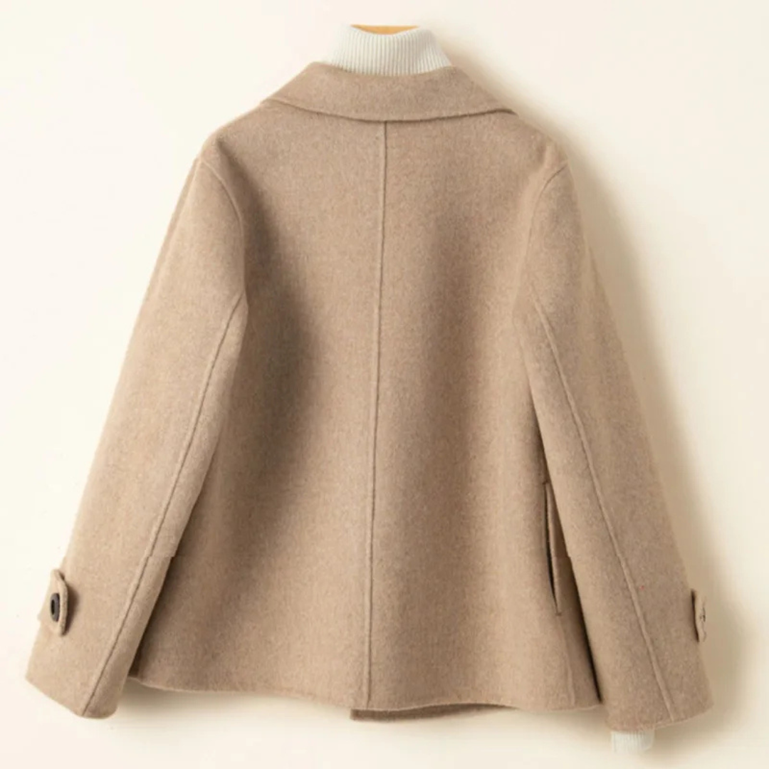 Versatile women's tailored blazer, comfortable for all-day wear. Ideal smart casual or professional office style.