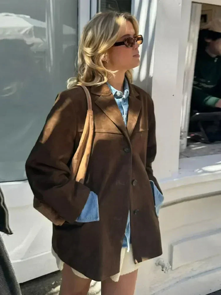Eveline women's tailored autumn jacket. Elegant & warm fall coat, perfect for a chic ladies' look.
