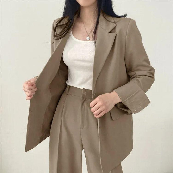 Versatile women's elegant suit with a long tailored blazer and coordinating trousers