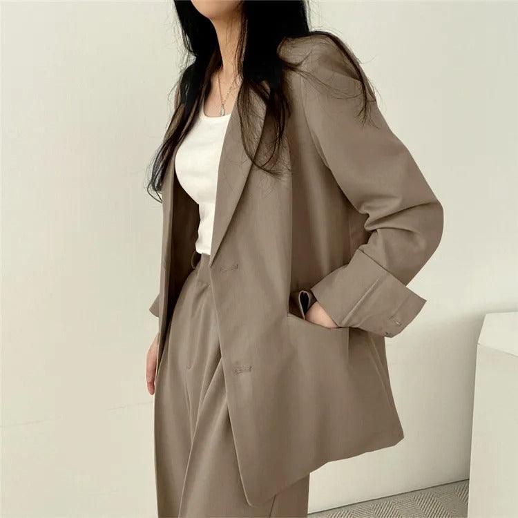 Chic women's formal attire: a tailored long blazer and perfectly fitting trousers