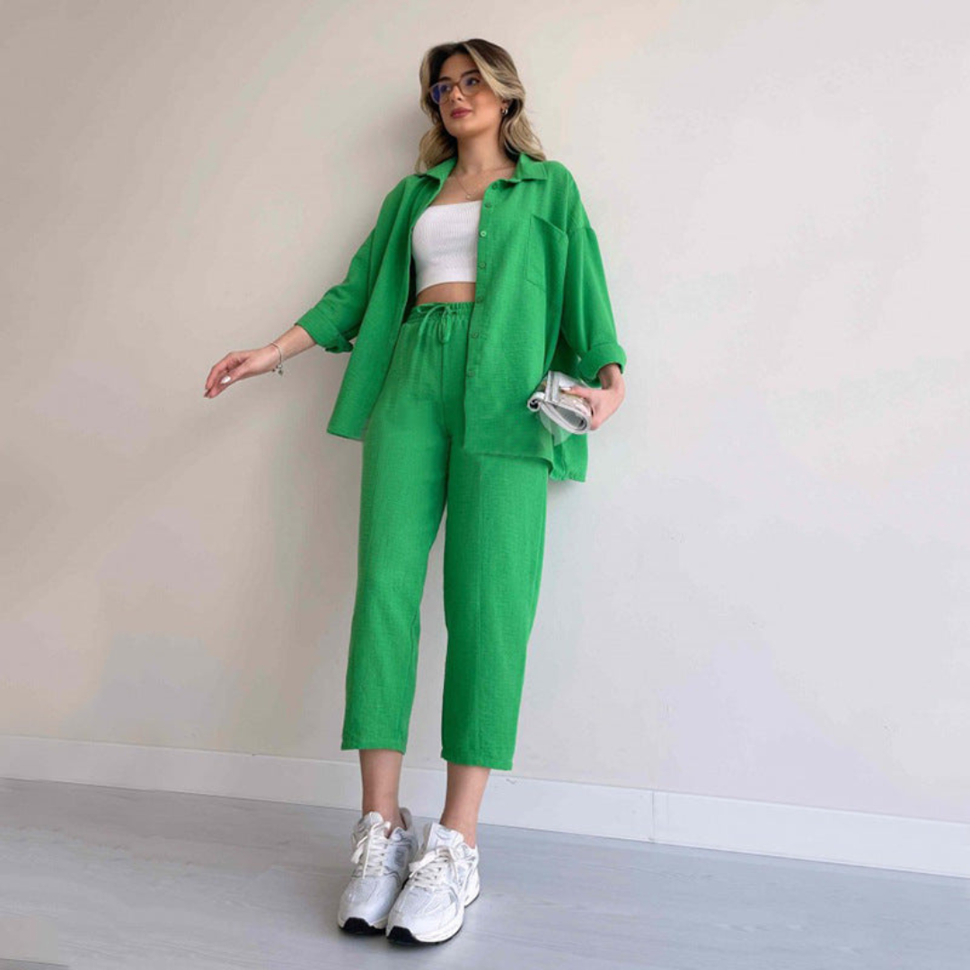 Comfortable & versatile women's linen two-piece matching set. Ideal for casual wear & summer lounge outfits.