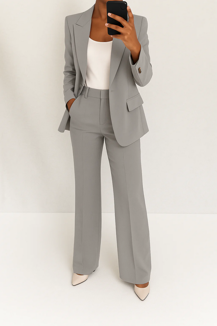 Professional women's blazer suit set. Features a sophisticated tailored jacket, ideal for office and workwear.