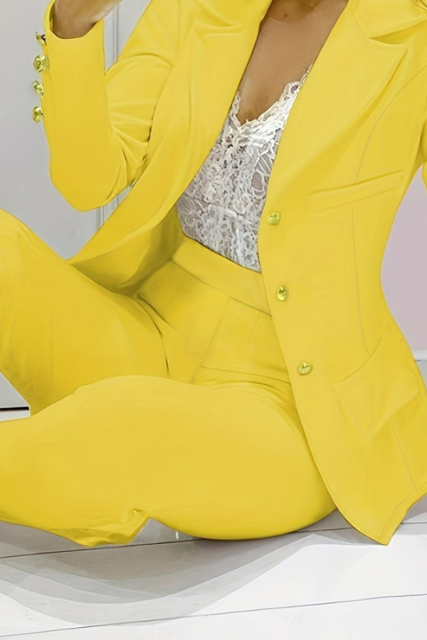 Elegant women's two-piece suit set: tailored blazer & pants. Perfect for office & formal wear.