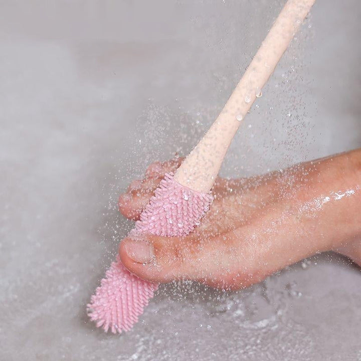 Anti-itch foot scrubber with pumice stone for exfoliation and smoothing