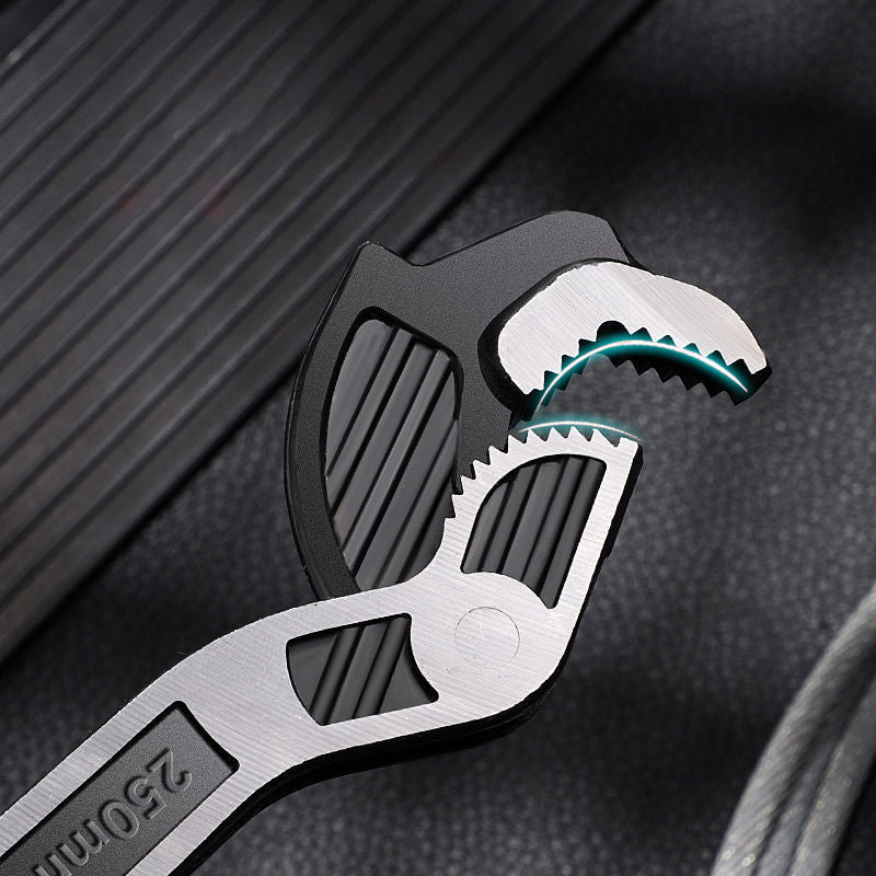 Professional-grade self-locking pipe wrench, a reliable tool for demanding industrial work